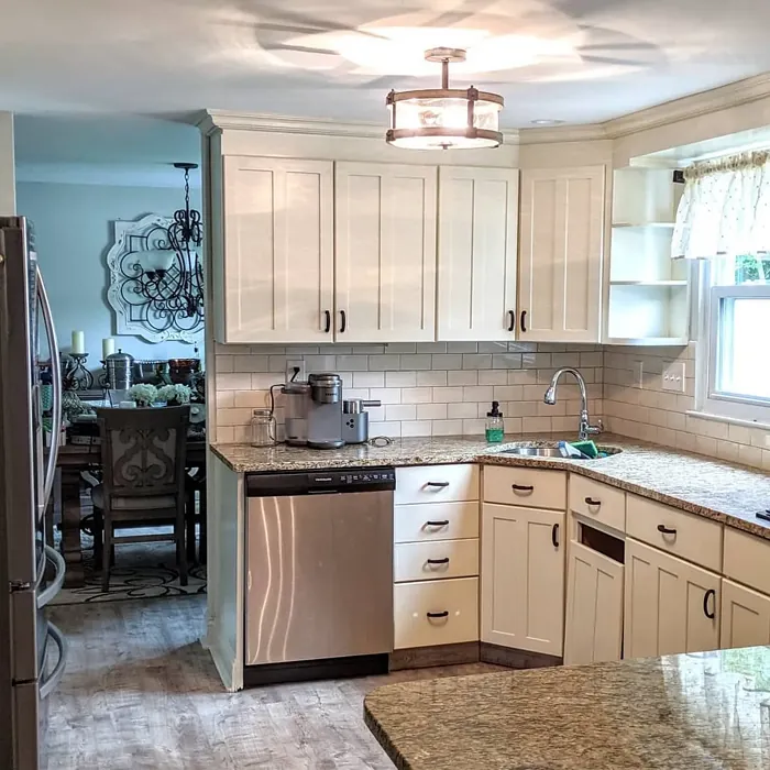 Benjamin Moore OC-132 kitchen cabinets review