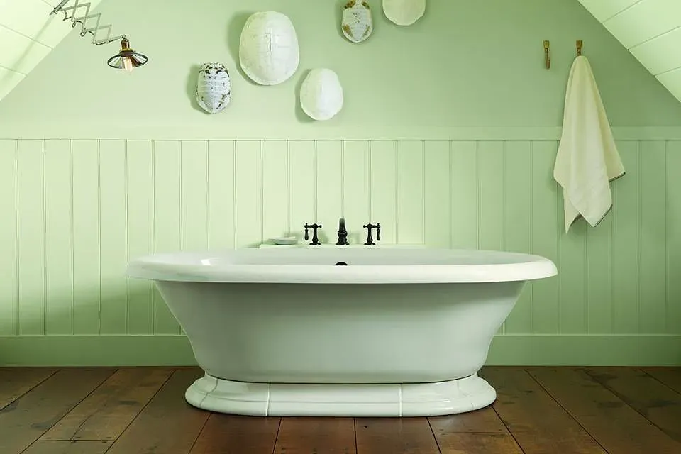 Benjamin Moore Guilford Green bathroom color review