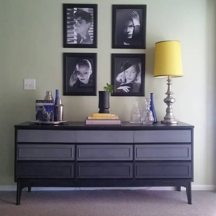 Benjamin Moore Guilford Green living room color review