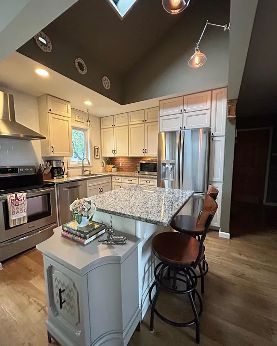 BM Hampshire Gray kitchen interior