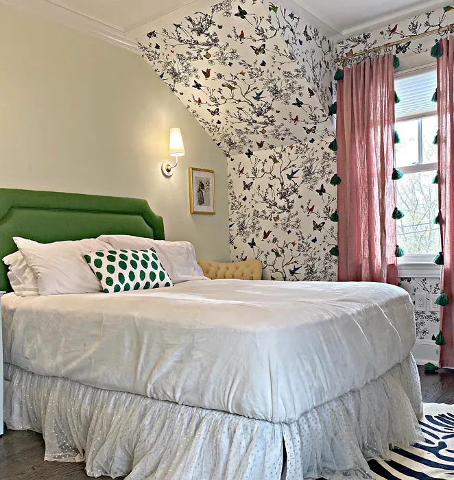 Benjamin Moore Hint of Mint bedroom 