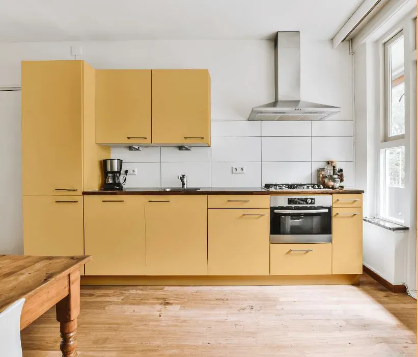 Benjamin Moore Honey Burst kitchen cabinets