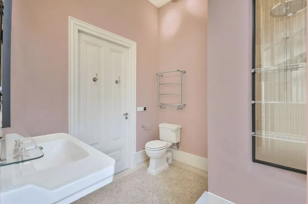 Benjamin Moore Honey Hut bathroom