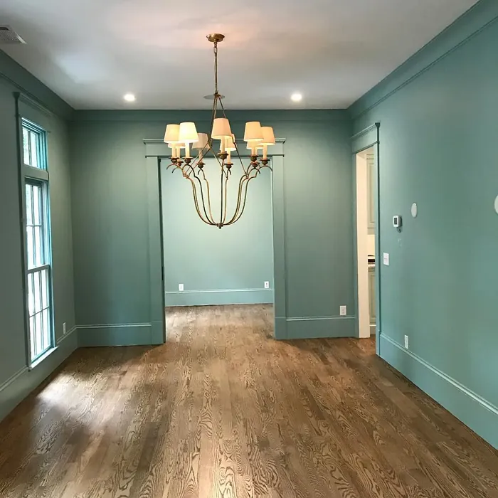 Benjamin Moore Kensington Green wall paint 