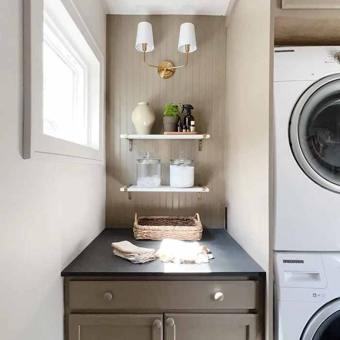 Benjamin Moore HC-86 laundry room 