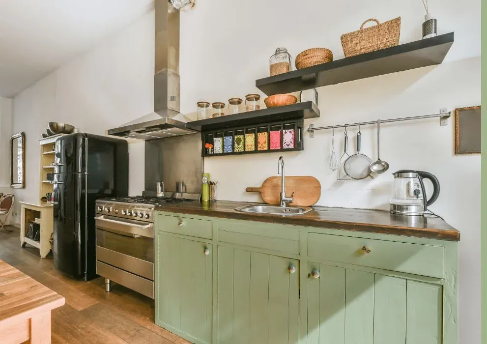 Benjamin Moore Kittery Point Green kitchen cabinets