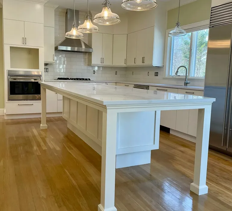 Benjamin Moore Linen White kitchen cabinets paint review