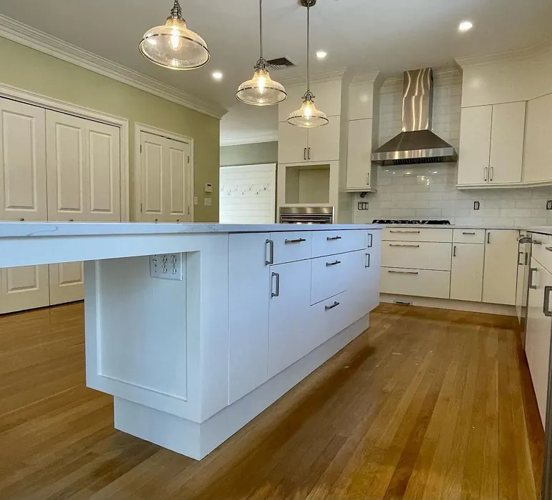 Benjamin Moore Linen White kitchen cabinets picture