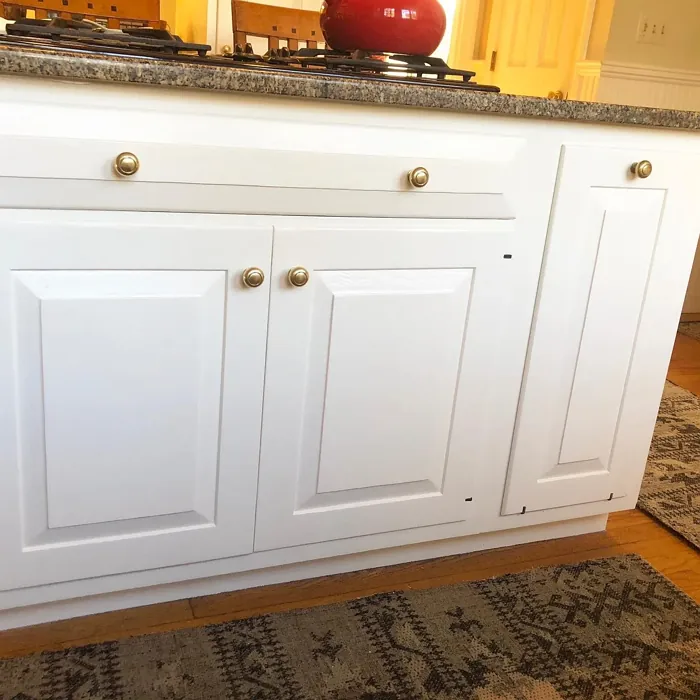 Benjamin Moore Linen White kitchen cabinets 