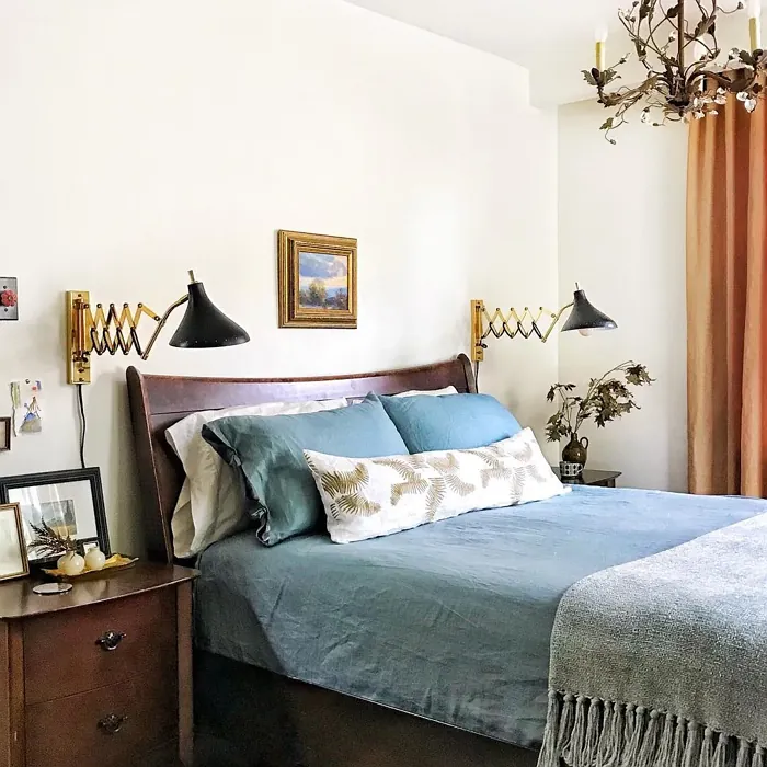 Benjamin Moore Mayonnaise bedroom color review