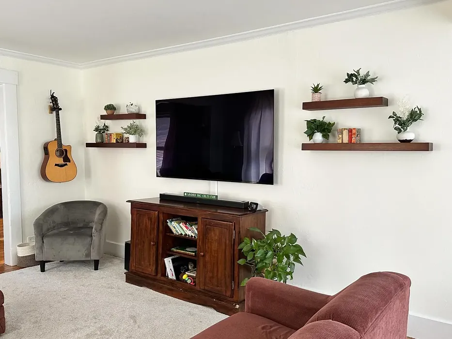 Benjamin Moore Mountain Peak White living room color