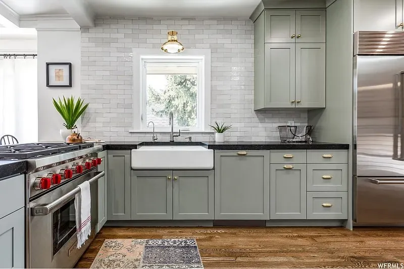 Benjamin Moore Oil Cloth kitchen cabinets paint