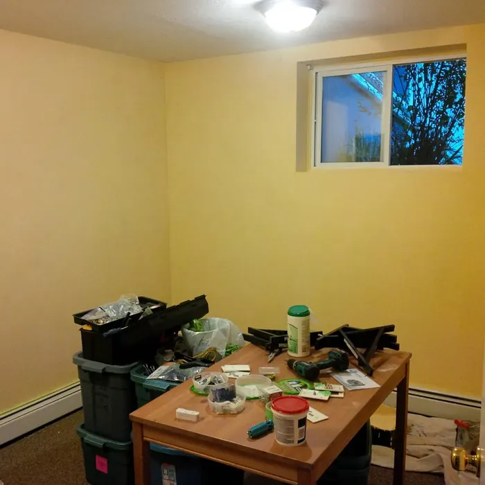 Benjamin Moore Oklahoma Wheat wall paint 