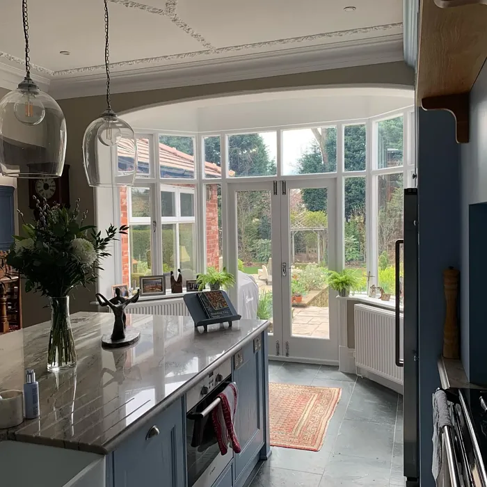 Benjamin Moore Pashmina living room 