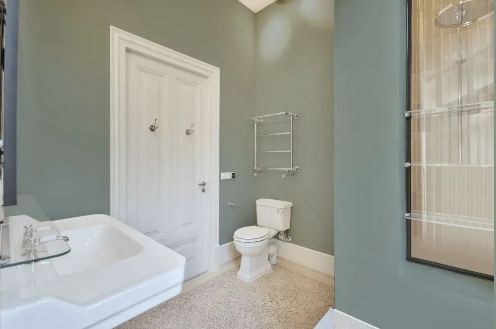 Benjamin Moore Pearl bathroom