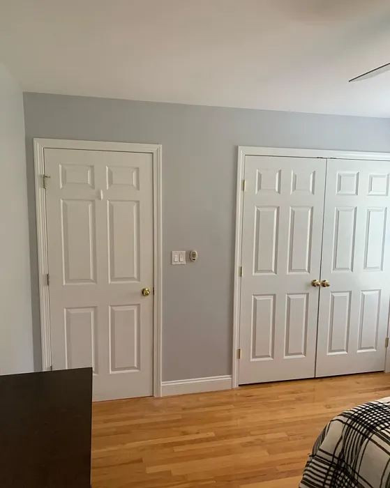 Benjamin Moore Sidewalk Gray bedroom 