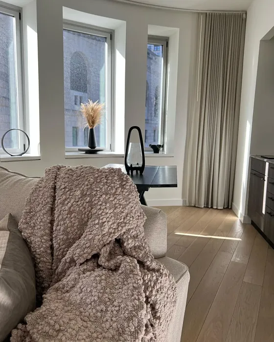 Benjamin Moore Simply White Cozy Living Room