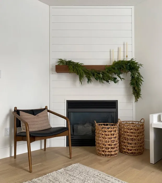 Benjamin Moore Simply White Living Room Fireplace