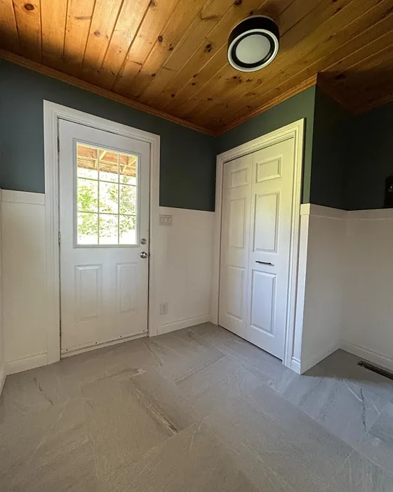 Benjamin Moore Smokestack Gray hallway paint