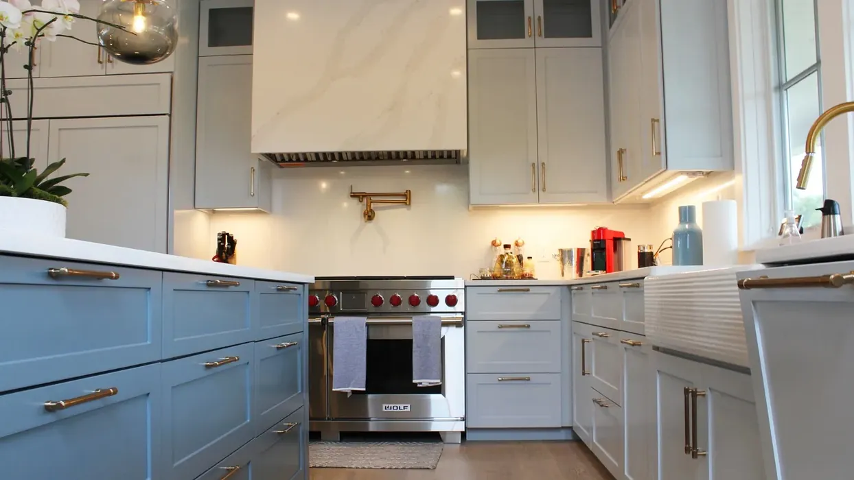 Benjamin Moore Smokestack Gray kitchen cabinets 