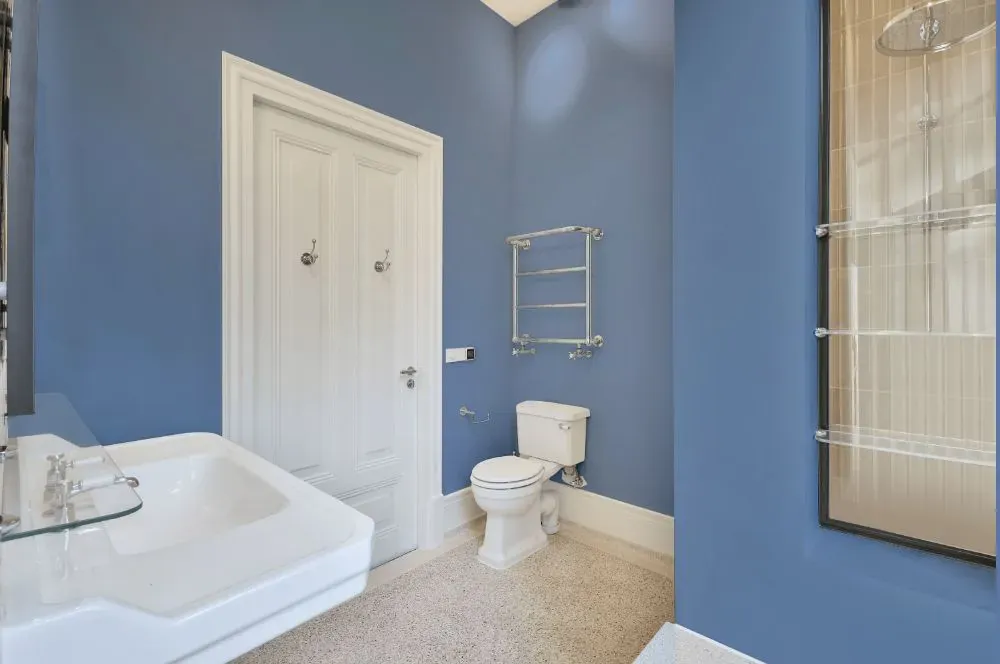Benjamin Moore Steel Blue bathroom