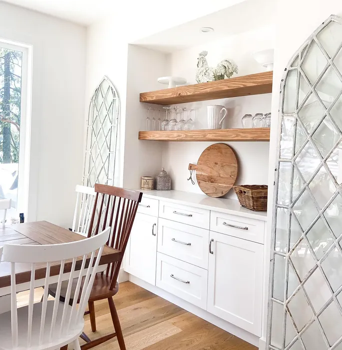 Benjamin Moore Super White dining room 