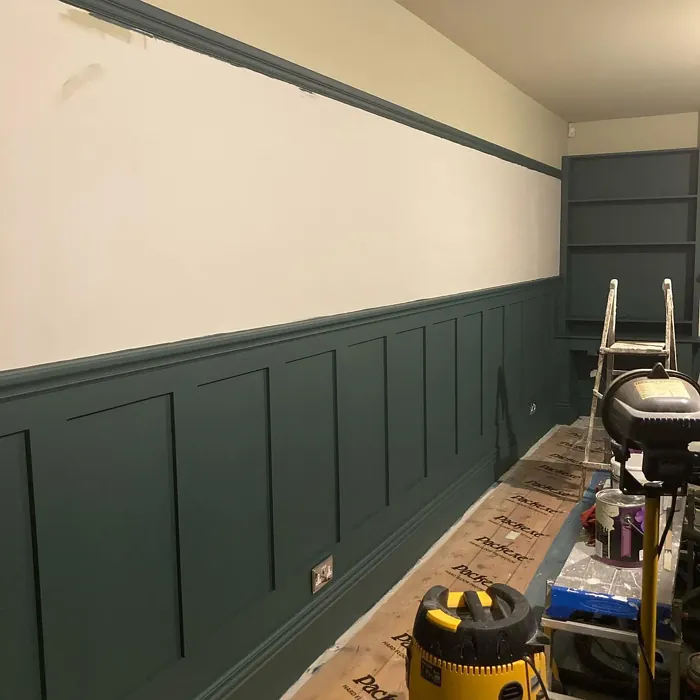 Benjamin Moore Tarrytown Green Wall Panelling