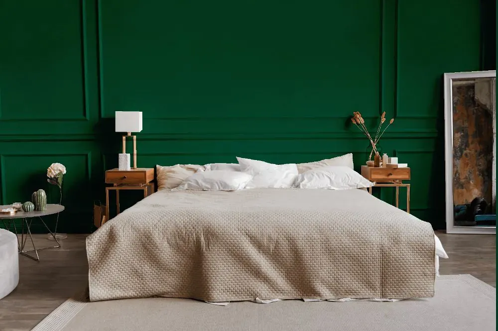 Benjamin Moore True Green bedroom