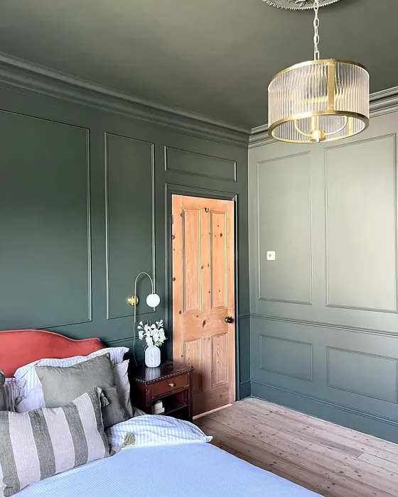 Vintage Vogue bedroom paint review