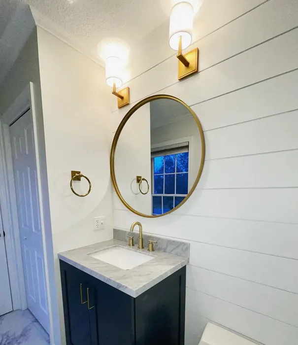 Benjamin Moore OC-54 bathroom paint