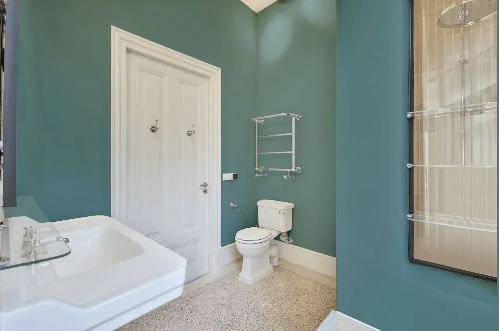 Benjamin Moore Williamsburg Wythe Blue bathroom