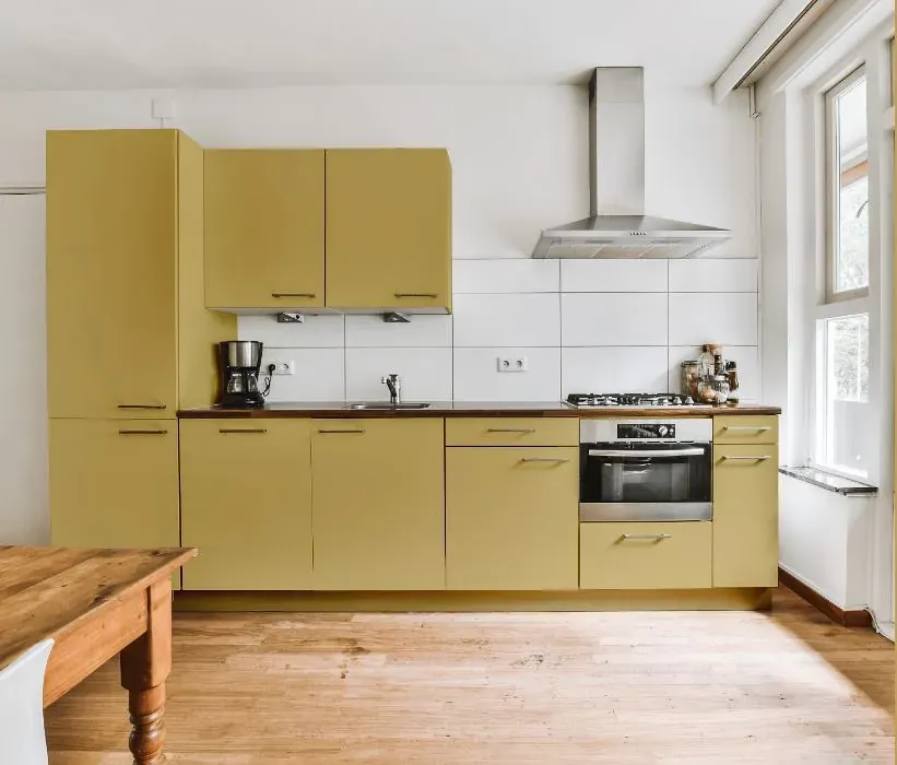 Benjamin Moore Wythe Gold kitchen cabinets