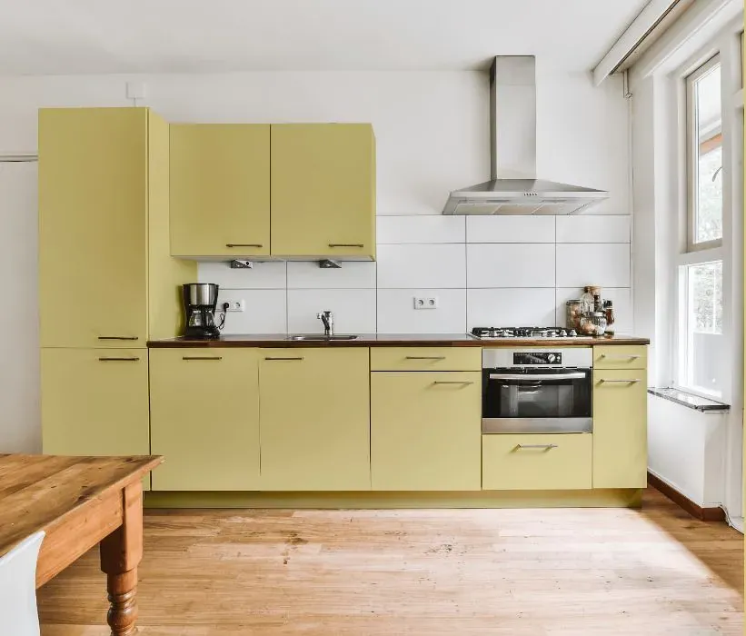 Benjamin Moore Yellow Clover kitchen cabinets