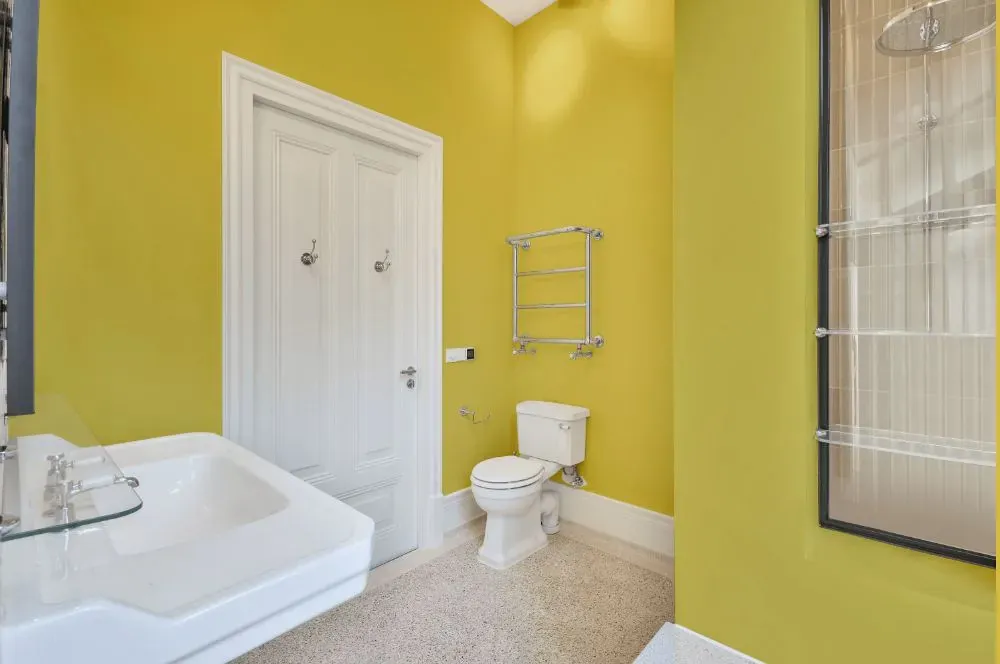 Benjamin Moore Yellow Tone bathroom