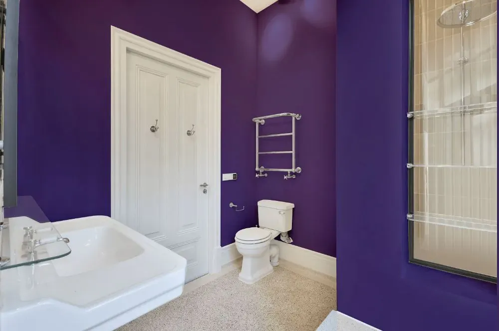 Benjamin Moore Your Majesty bathroom