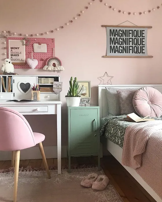 Farrow and Ball Calamine bedroom color