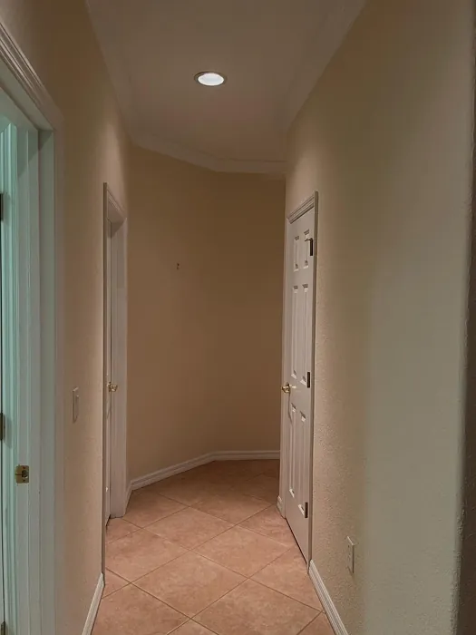 SW Casa Blanca hallway color