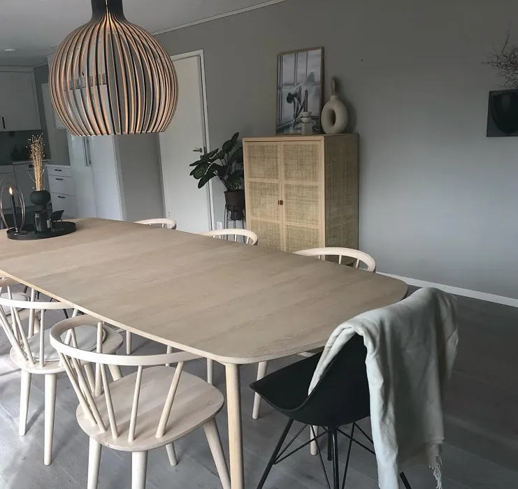 Jotun Comfort Grey scandinavian dining room 