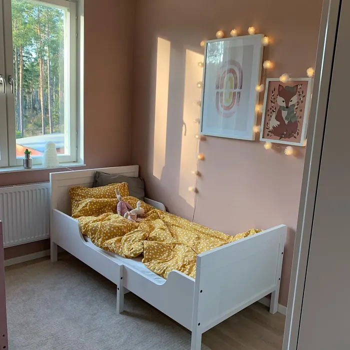 Jotun Delightful Pink scandinavian kids' room color review