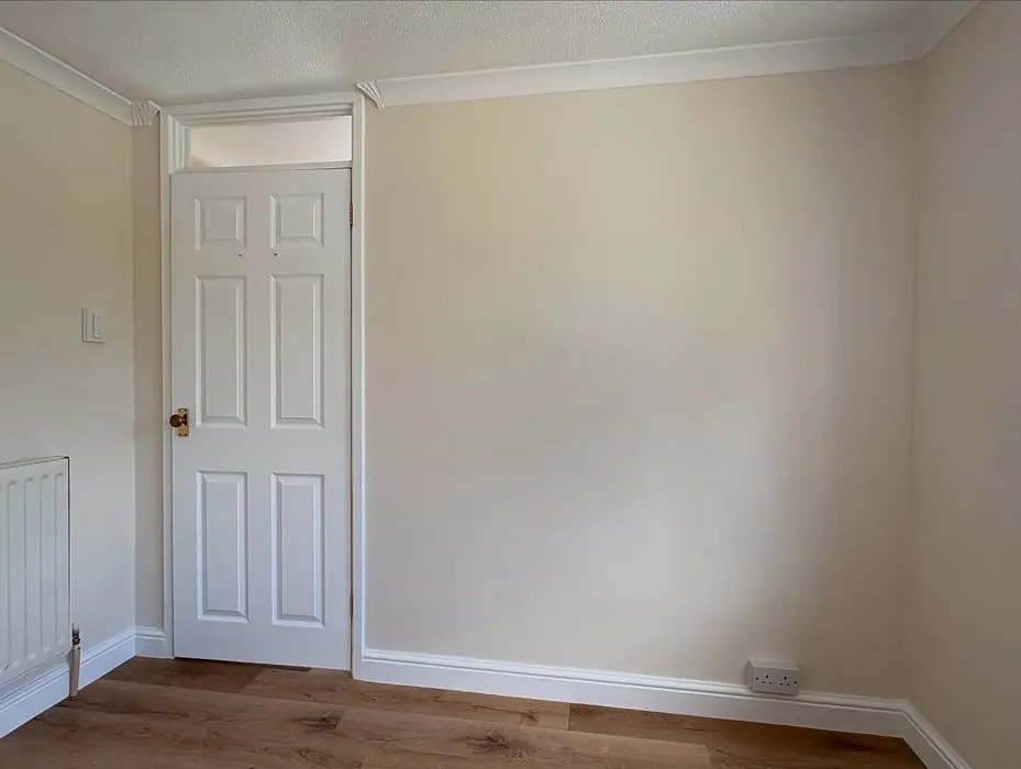 Dulux Almond White wall paint review