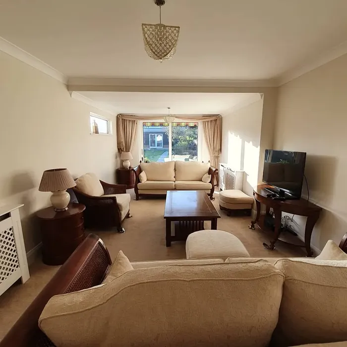 Almond White living room color review