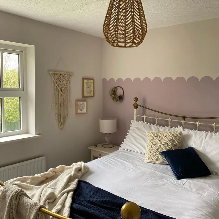 Dulux Dusted Fondant 30RR 49/067 bedroom scalloped wall