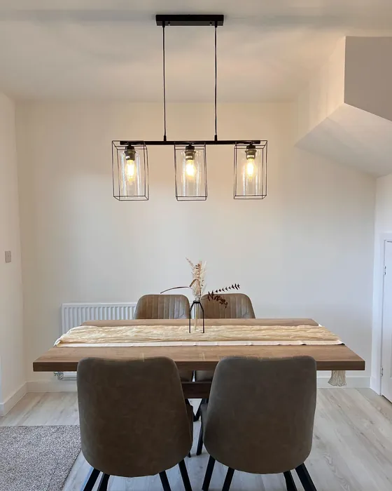 Dulux Nutmeg White dining room interior