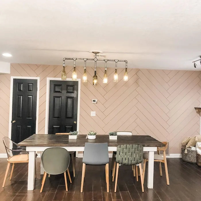 Sw Emerging Taupe Dining Room