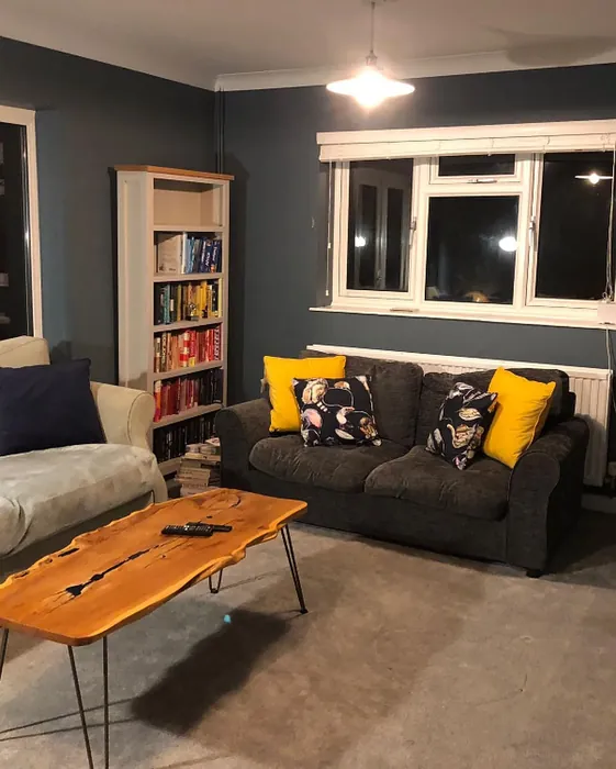 90BG 17/090 living room review