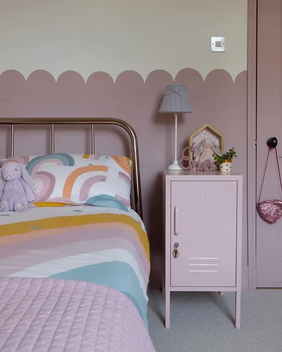 Farrow and Ball Cinder Rose kids' room scalloped wall Farrow and Ball Cinder Rose kids' room scalloped wall