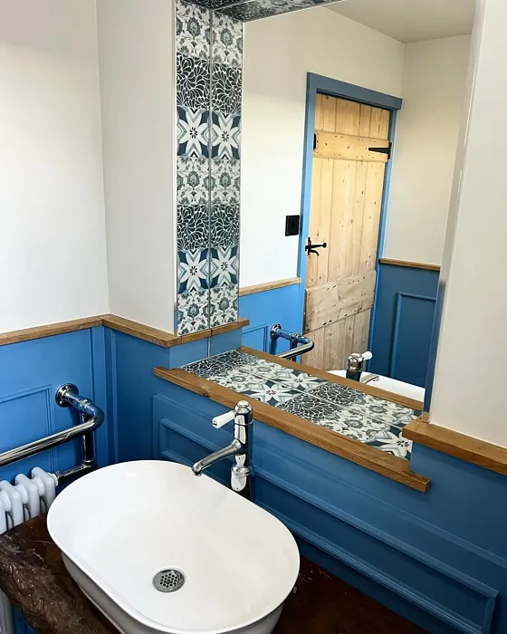 Farrow and Ball Cook's Blue bathroom interior
