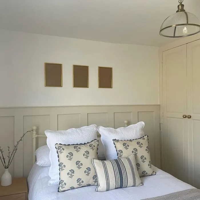 Farrow and Ball Dimity bedroom picture