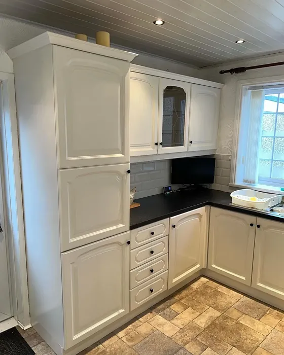 Farrow and Ball Dimity cozy kitchen cabinets 