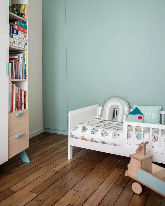 Kidsroom with blue accent wall Farrow and Bal Dix Blue